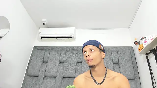 Snapshot of DamianandEva chatting on December 1, 2025, 12:54 pm DamianandEva online show from December 1, 2025, 12:54 pm