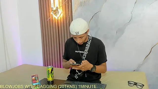 Snapshot of DamianandEva chatting on May 1, 2026, 12:43 pm DamianandEva online show from May 1, 2026, 12:43 pm
