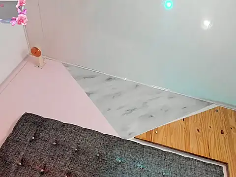  tinyrose  online show from December 3, 2025, 7:34 pm