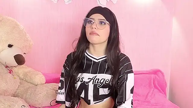 Little arii online show from May 6, 2026, 6:57 pm