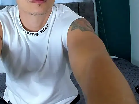 Snapshot of Latin_Pboy chatting on January 14, 2026, 9:52 pm Latin Pboy online show from January 14, 2026, 9:52 pm