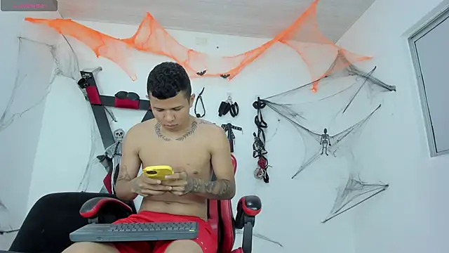 Snapshot of Steven19_LatinBoy chatting on October 31, 2025, 11:55 am Steven19 LatinBoy online show from October 31, 2025, 11:55 am