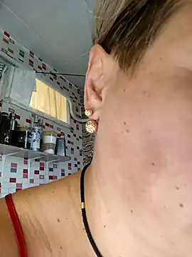 Snapshot of MilkySky chatting on November 28, 2025, 10:18 am MilkySky online show from November 28, 2025, 10:18 am