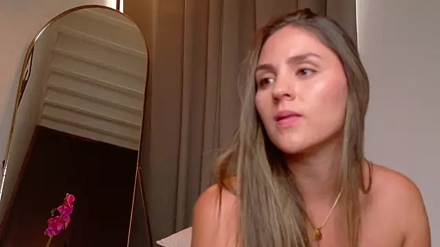 Snapshot of VictoriaNova_ chatting on July 17, 2026, 7:41 pm VictoriaNova online show from July 17, 2026, 7:41 pm