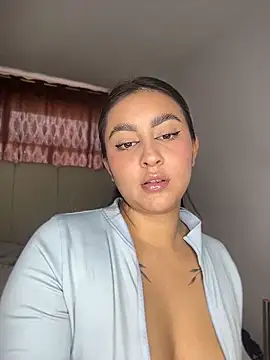Snapshot of Elina_Hills chatting on May 26, 2026, 8:05 pm Elina Hills online show from May 26, 2026, 8:05 pm