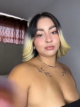 Snapshot of Elina_Hills chatting on June 17, 2026, 6:53 pm Elina Hills online show from June 17, 2026, 6:53 pm
