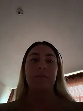 Snapshot of Elina_Hills chatting on June 21, 2026, 9:17 pm Elina Hills online show from June 21, 2026, 9:17 pm