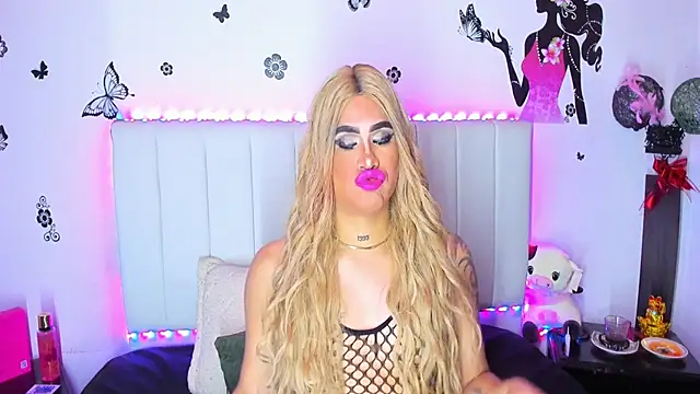 melani ferraraa  online show from February 18, 2026, 3:35 am