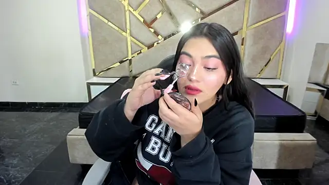 Snapshot of Frrreyaa chatting on November 3, 2025, 3:19 am Frrreyaa online show from November 3, 2025, 3:19 am