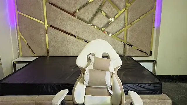 Snapshot of Frrreyaa chatting on November 14, 2025, 2:32 am Frrreyaa online show from November 14, 2025, 2:32 am