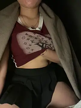 lylyyou online show from December 15, 2025, 12:09 pm