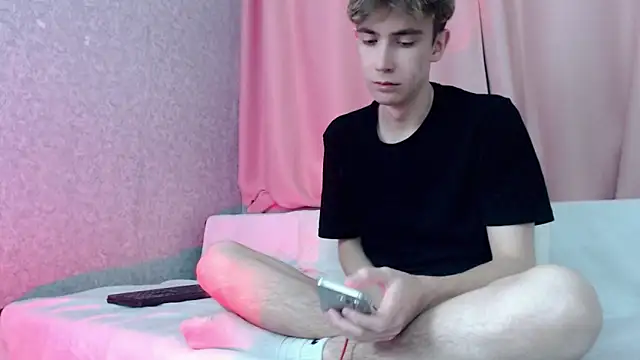 Snapshot of Harvey_foster chatting on December 17, 2025, 3:18 pm Harvey foster online show from December 17, 2025, 3:18 pm