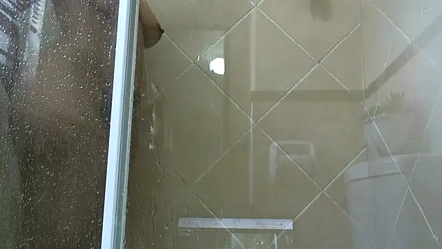 Snapshot of NewBeginnings8 chatting on December 20, 2025, 9:05 am NewBeginnings8 online show from December 20, 2025, 9:05 am