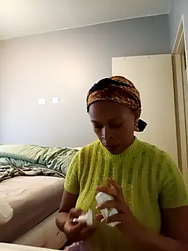 Snapshot of NewBeginnings8 chatting on February 6, 2026, 5:23 am NewBeginnings8 online show from February 6, 2026, 5:23 am