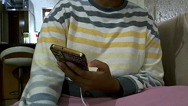 Snapshot of NewBeginnings8 chatting on February 18, 2026, 7:59 am NewBeginnings8 online show from February 18, 2026, 7:59 am