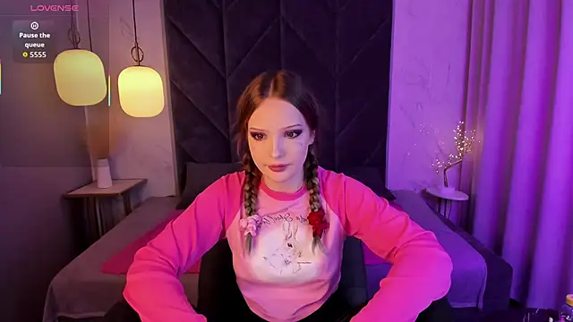 Iris Fresh online show from November 7, 2025, 8:42 pm