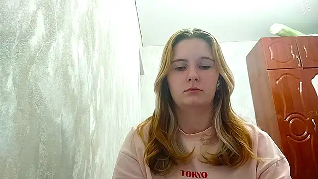 Snapshot of PearlHennington chatting on October 30, 2025, 4:30 pm PearlHennington online show from October 30, 2025, 4:30 pm