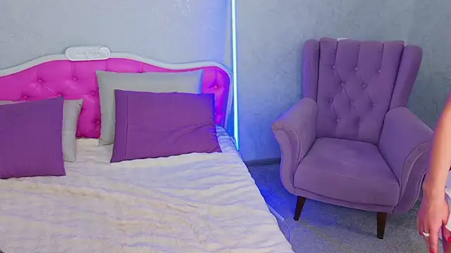 Barbie Kris   online show from April 3, 2026, 1:14 am