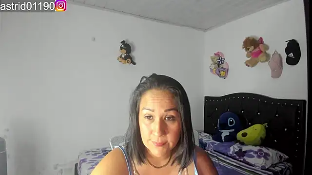 Snapshot of astrid_sexy1 chatting on November 5, 2025, 1:05 am astrid sexy1 online show from November 5, 2025, 1:05 am