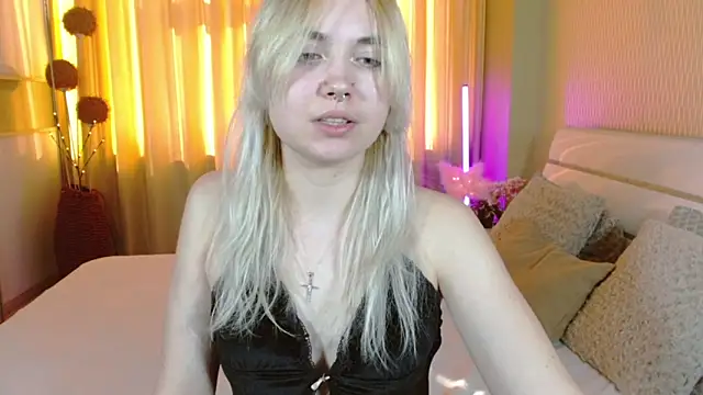 Snapshot of RiskIrina chatting on October 31, 2025, 9:21 am RiskIrina online show from October 31, 2025, 9:21 am