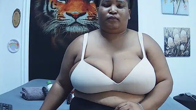 MassiveBoobsxxxx online show from February 9, 2026, 3:38 pm