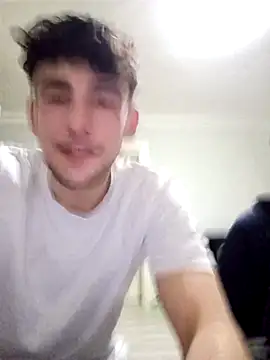 yasinesra757  online show from April 12, 2026, 4:01 pm