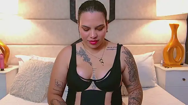 Snapshot of AdaVega chatting on November 10, 2025, 11:53 am AdaVega online show from November 10, 2025, 11:53 am