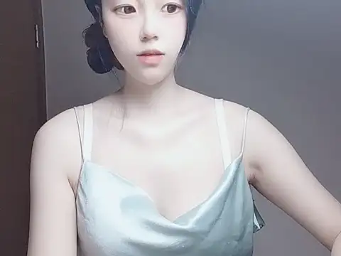 Snapshot of JuliaNoir chatting on November 27, 2025, 5:53 am JuliaNoir online show from November 27, 2025, 5:53 am