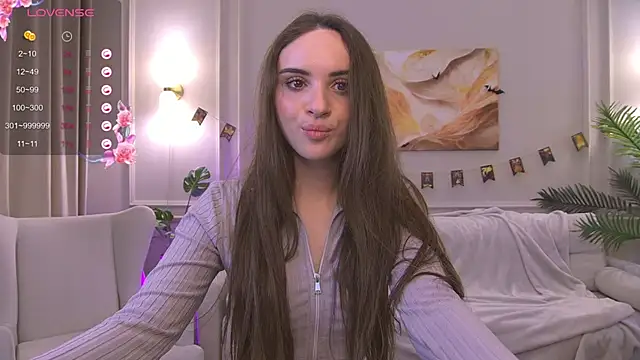 AlineFisher  online show from November 6, 2025, 1:56 pm