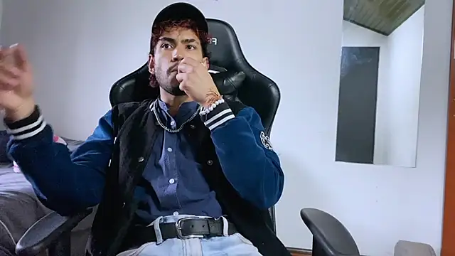 Snapshot of 3v1l chatting on November 3, 2025, 10:21 pm 3v1l online show from November 3, 2025, 10:21 pm