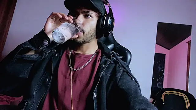 Snapshot of 3v1l chatting on November 8, 2025, 4:12 am 3v1l online show from November 8, 2025, 4:12 am