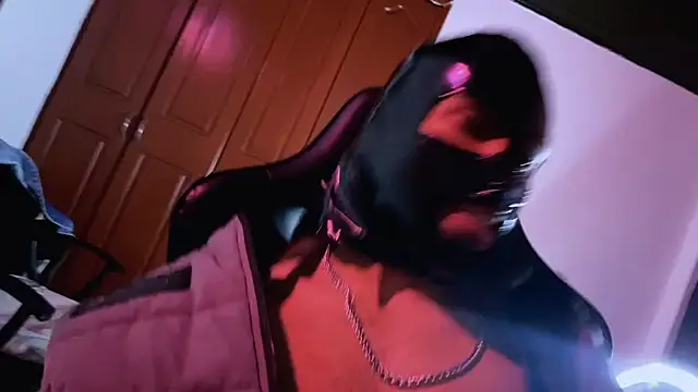 Snapshot of 3v1l chatting on November 10, 2025, 11:42 am 3v1l online show from November 10, 2025, 11:42 am