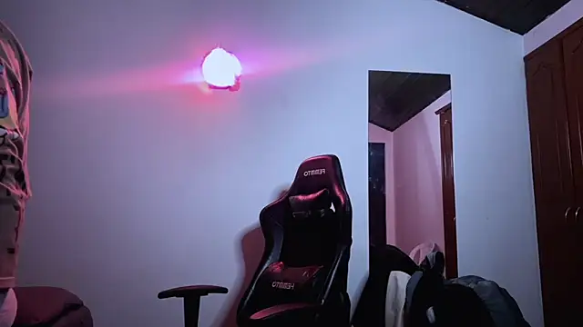 Snapshot of 3v1l chatting on November 11, 2025, 4:12 am 3v1l online show from November 11, 2025, 4:12 am