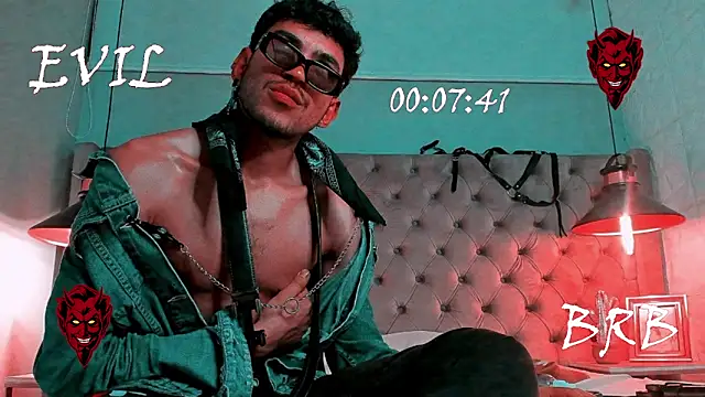 Snapshot of 3v1l chatting on November 16, 2025, 6:13 pm 3v1l online show from November 16, 2025, 6:13 pm