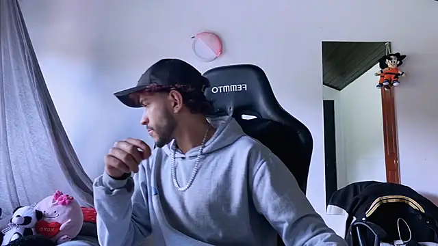 Snapshot of 3v1l chatting on November 18, 2025, 6:12 pm 3v1l online show from November 18, 2025, 6:12 pm