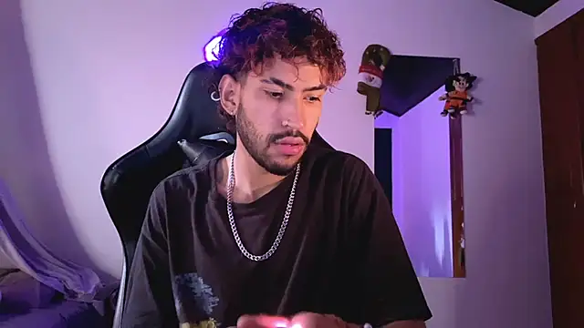 Snapshot of 3v1l chatting on November 22, 2025, 9:14 pm 3v1l online show from November 22, 2025, 9:14 pm