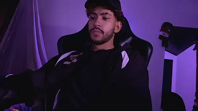 Snapshot of 3v1l chatting on November 23, 2025, 10:09 pm 3v1l online show from November 23, 2025, 10:09 pm