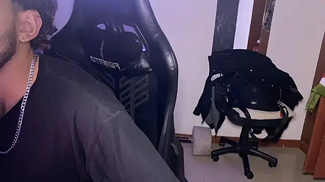 Snapshot of 3v1l chatting on November 30, 2025, 11:31 pm 3v1l online show from November 30, 2025, 11:31 pm