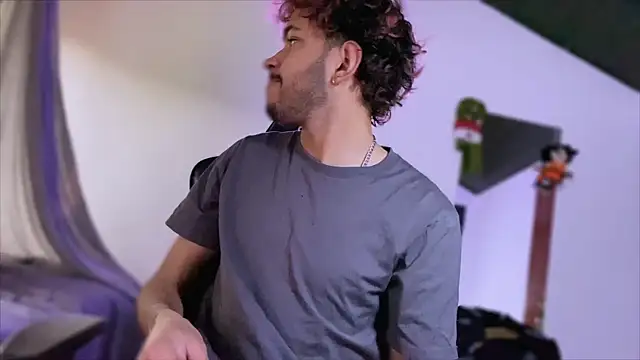 Snapshot of 3v1l chatting on December 5, 2025, 5:42 pm 3v1l online show from December 5, 2025, 5:42 pm