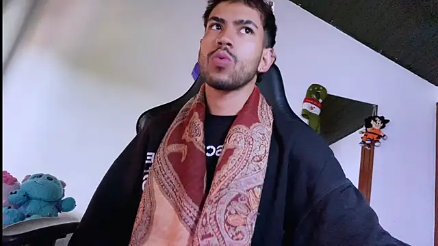 Snapshot of 3v1l chatting on December 15, 2025, 7:40 pm 3v1l online show from December 15, 2025, 7:40 pm