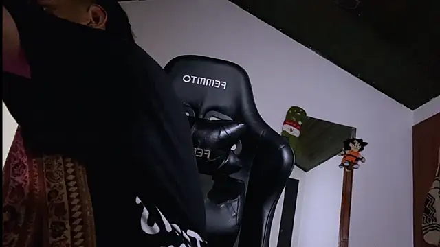 Snapshot of 3v1l chatting on December 17, 2025, 8:15 pm 3v1l online show from December 17, 2025, 8:15 pm