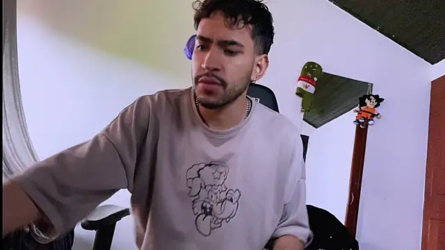 Snapshot of 3v1l chatting on December 19, 2025, 7:10 pm 3v1l online show from December 19, 2025, 7:10 pm