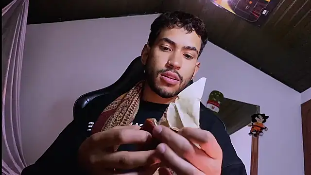 Snapshot of 3v1l chatting on December 21, 2025, 9:11 pm 3v1l online show from December 21, 2025, 9:11 pm