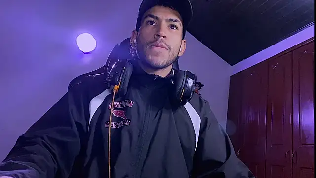 Snapshot of 3v1l chatting on January 6, 2026, 12:03 am 3v1l online show from January 6, 2026, 12:03 am