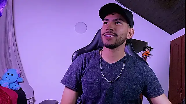 Snapshot of 3v1l chatting on February 4, 2026, 12:05 am 3v1l online show from February 4, 2026, 12:05 am