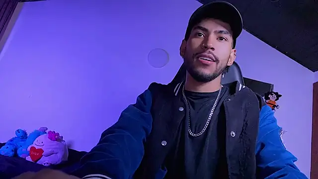 Snapshot of 3v1l chatting on February 16, 2026, 10:39 pm 3v1l online show from February 16, 2026, 10:39 pm