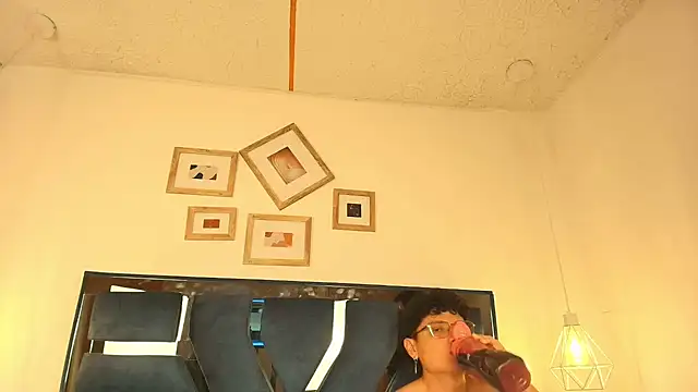 Snapshot of Zoe_And_Dylan_ chatting on December 1, 2025, 12:32 pm Zoe And Dylan online show from December 1, 2025, 12:32 pm