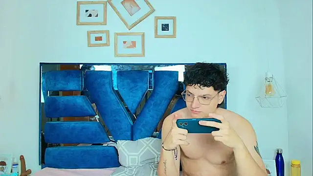 Zoe And Dylan  online show from January 14, 2026, 12:44 pm