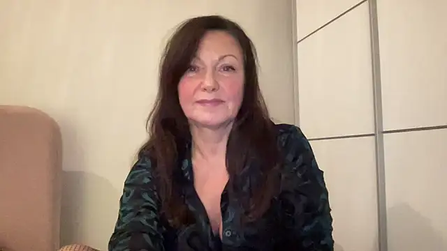 Snapshot of HotLdyllic chatting on November 16, 2025, 7:52 pm HotLdyllic online show from November 16, 2025, 7:52 pm