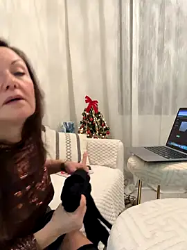 Snapshot of HotLdyllic chatting on December 21, 2025, 4:03 pm HotLdyllic online show from December 21, 2025, 4:03 pm